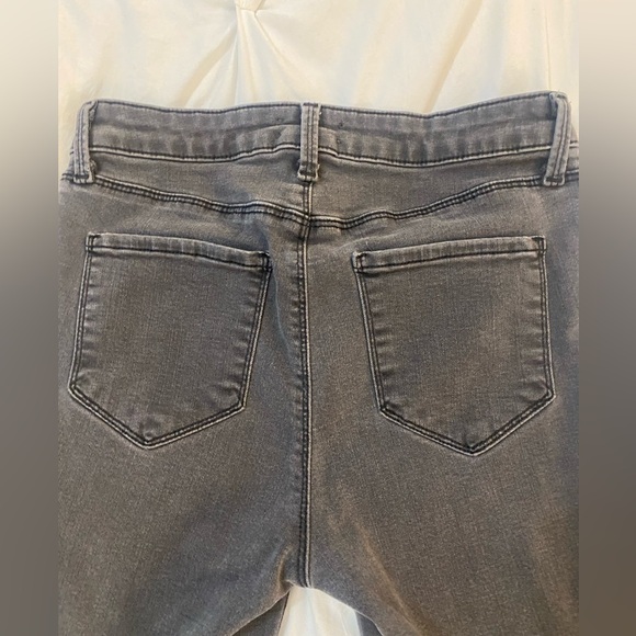 SOLD! L’AGENCE Margot Skinny High Rise in Color Coal (Gray) - Size 26 - Picture 7 of 8